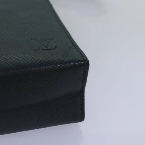 LOUIS VUITTON Taiga Pochette Voyage MM Clutch Bag Epicea LV Auth 75171 - Picture 15 of 16